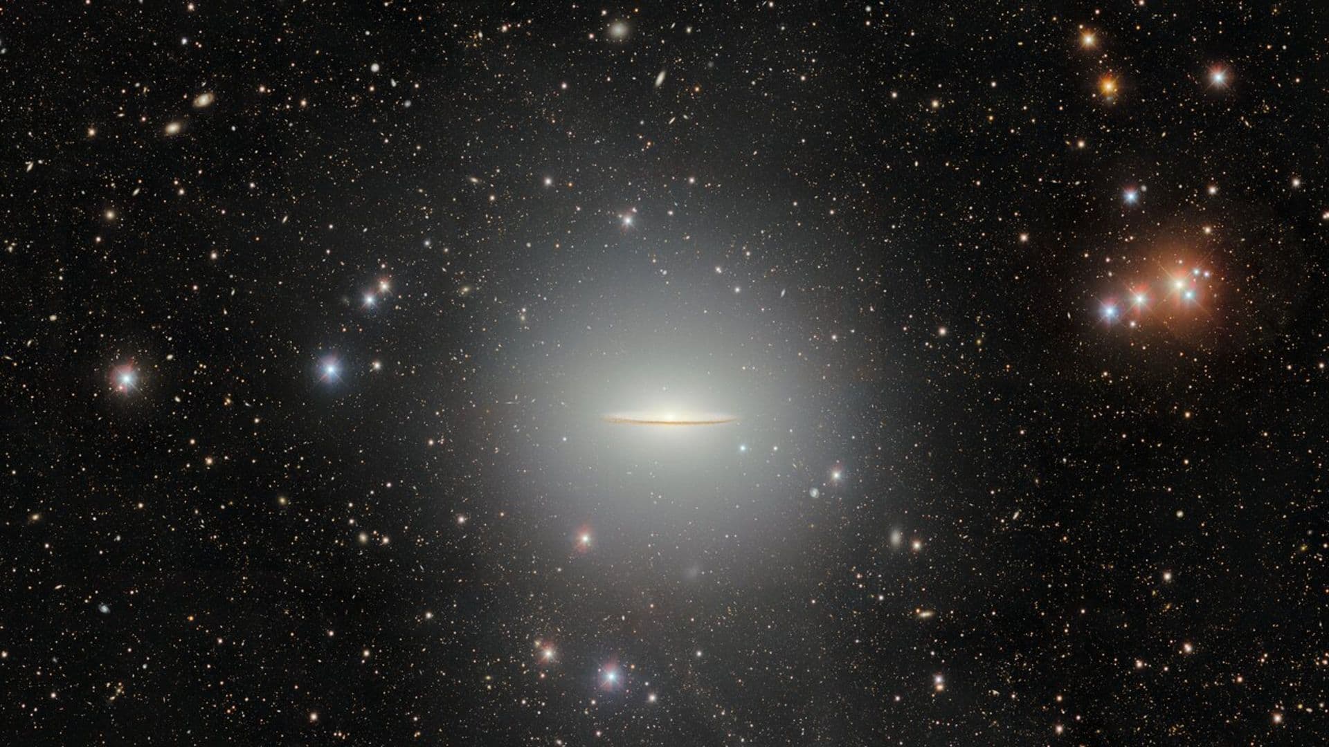 Descubren un halo gigantesco alrededor de la icónica Galaxia Sombrero