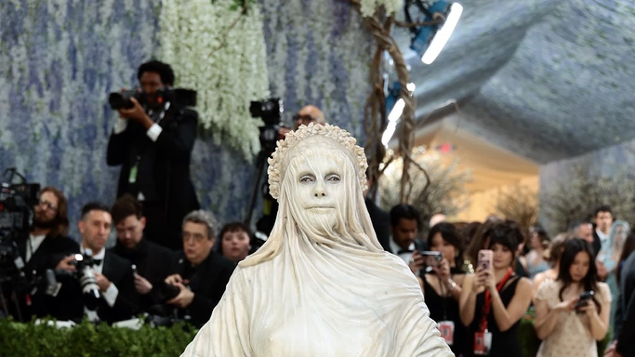 Heidi Klum Stuns as Mother Mary at 2026 Met Gala: Who Wore It Better?