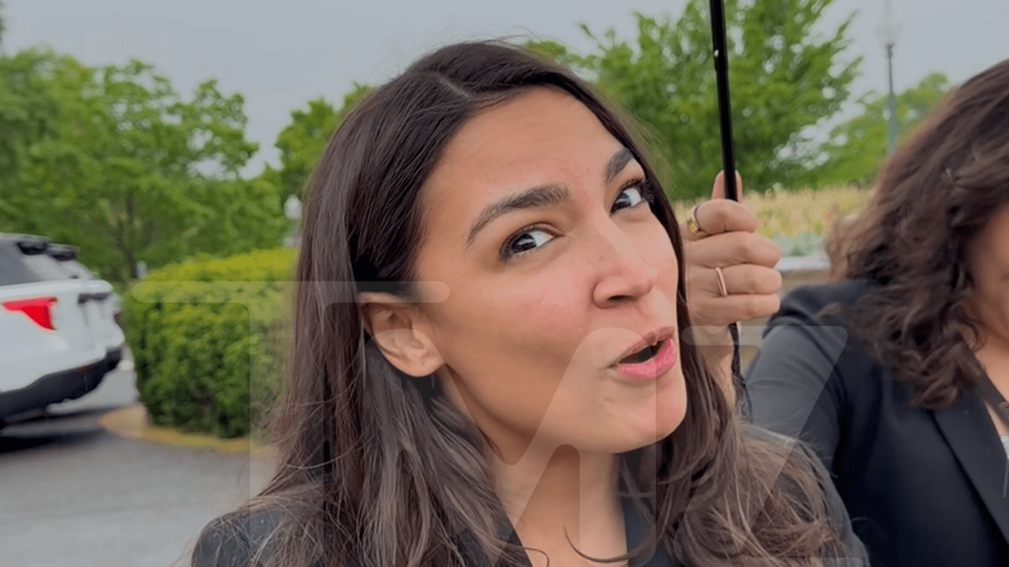 Alexandria Ocasio-Cortez Sugiere que EE.UU. Podría Haber Tenido un Presidente Gay